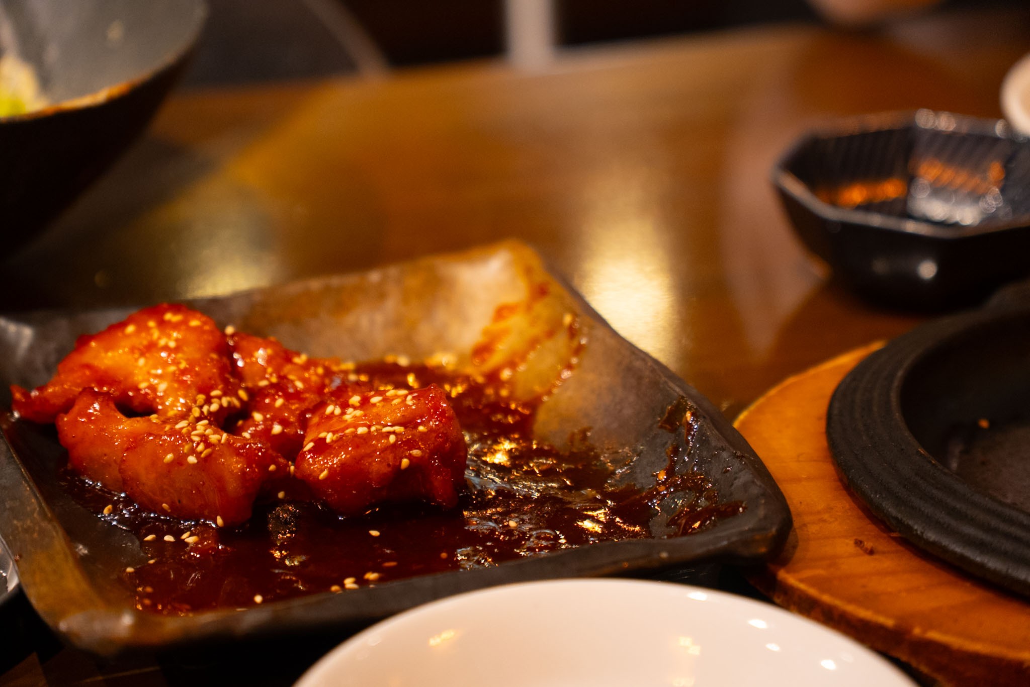 A plate of yangnyeom chicken at Chijimi in Noda, Osaka