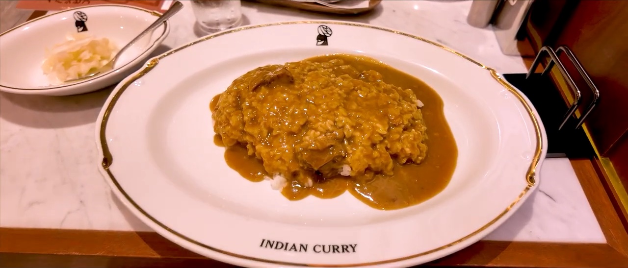 Curry and rice on an Indian Curry plate at the Hanshin branch